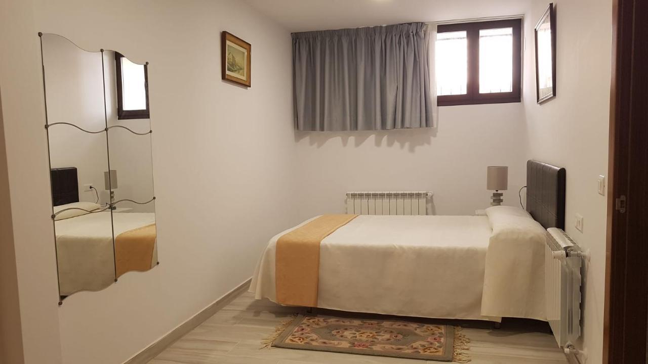 Apartamentos Las Huertas Villamiel Eksteriør bilde